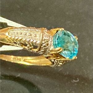 14K GOLD RING WITH WHITE GOLD DETAILS AND BLUE GEMS (size: -6)